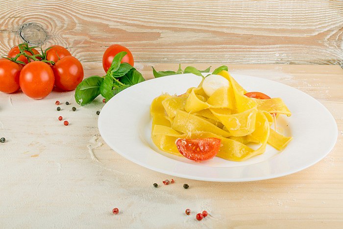 Tagliatelles aux tomates cerises et basilic