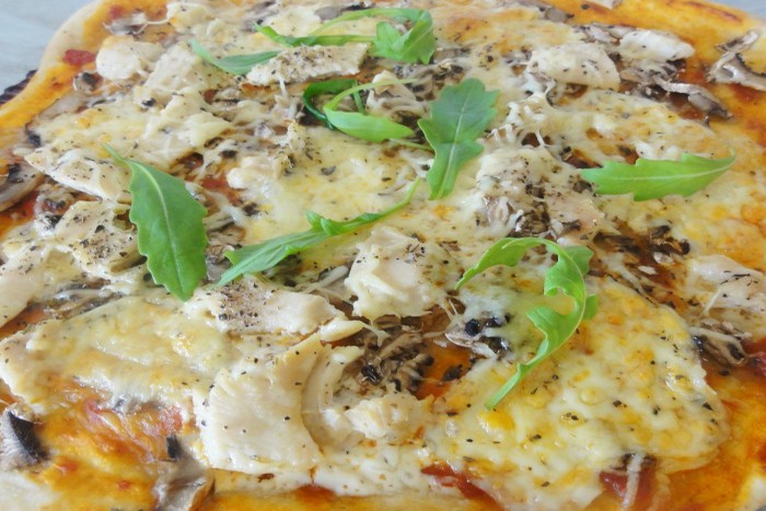 Pizza au poulet à la crème fraiche - Cuisine Italienne