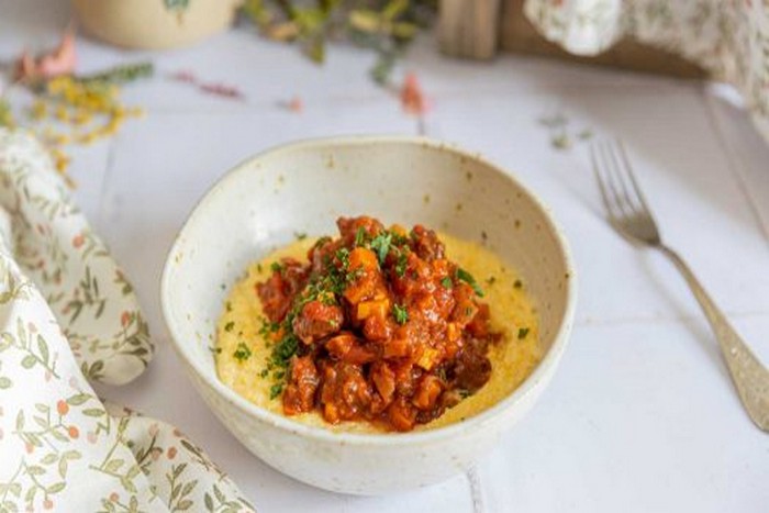 Ragù de merguez & Polenta crémeuse au parmesan