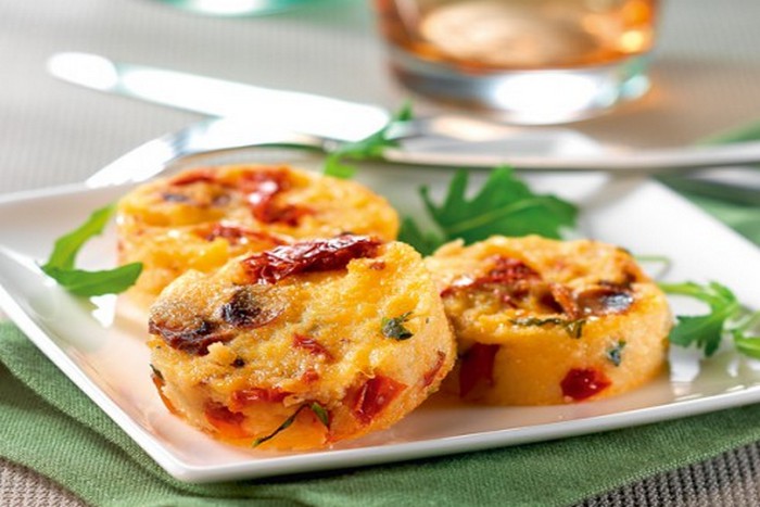 Polenta aux tomates séchées et basilic