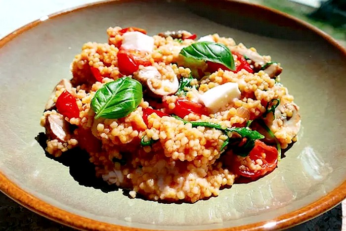 Couscous perlé, tomates, basilic et mozza