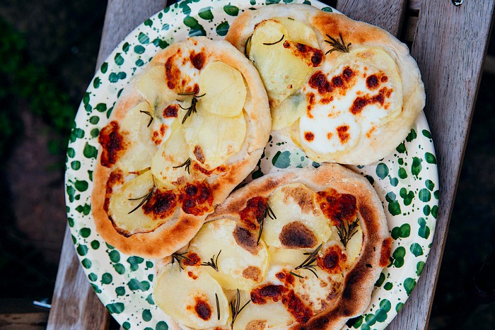 Mini-pizzas aux pommes de terre et scamorza