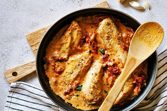 Poulet crémeux à l’italienne, aux tomates séchées, ail et parmesan