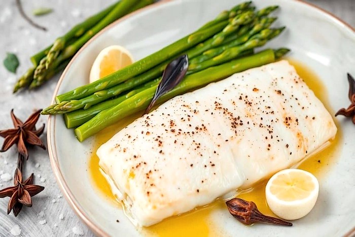 Filets de bar rôtis aux asperges vertes et vanille