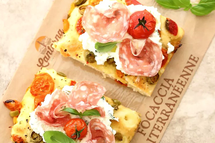 Focaccia d’Emilie Romagne à la ricotta et au saucisson