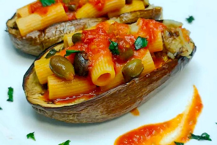 Bateaux d’aubergines farcis aux pâtes