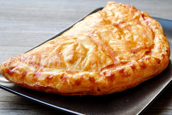La calzone cuit à la fontina