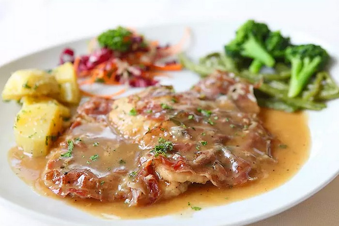 Escalopes de veau au jambon et au fromage