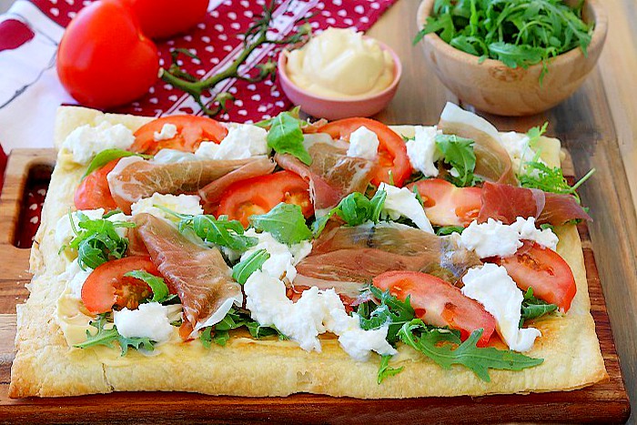 Pizza feuilletée froide