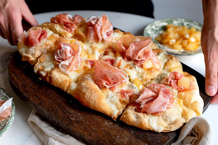 Pizza romaine au Prosciutto di San Daniele, gorgonzola et poires