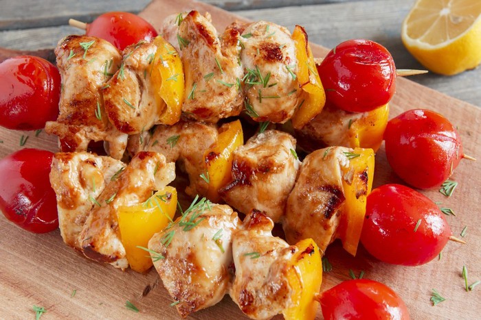 Brochettes de poulet et poivrons