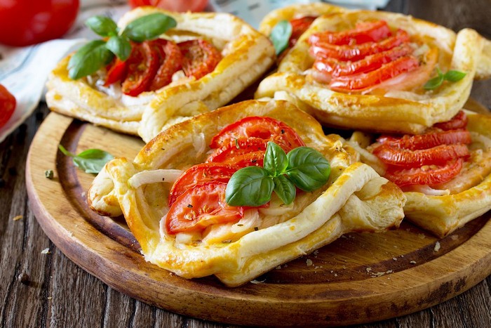 Feuilletés à la tomate et à la mozzarella