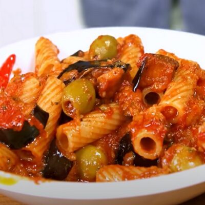 Pâtes aux aubergines et aux olives