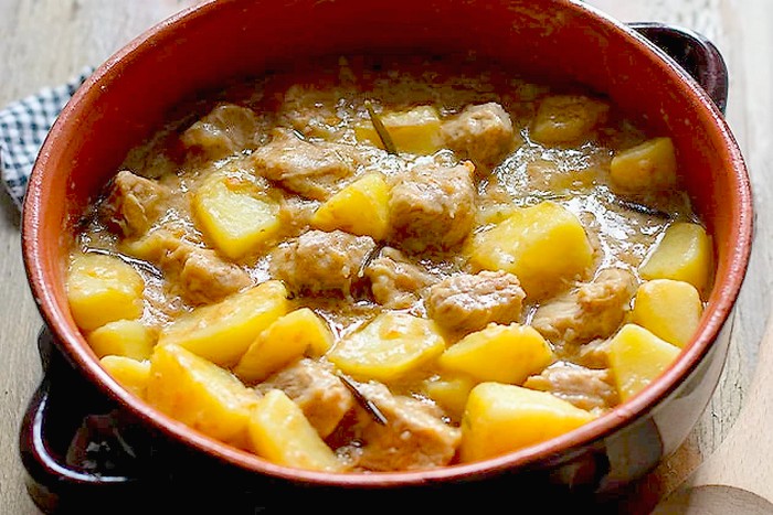 Ragoût de veau aux pommes de terre (Spezzatino di vitello con patate)