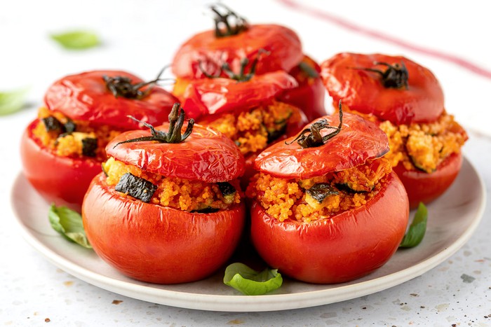 Tomates farcies au couscous (semoule et légumes)