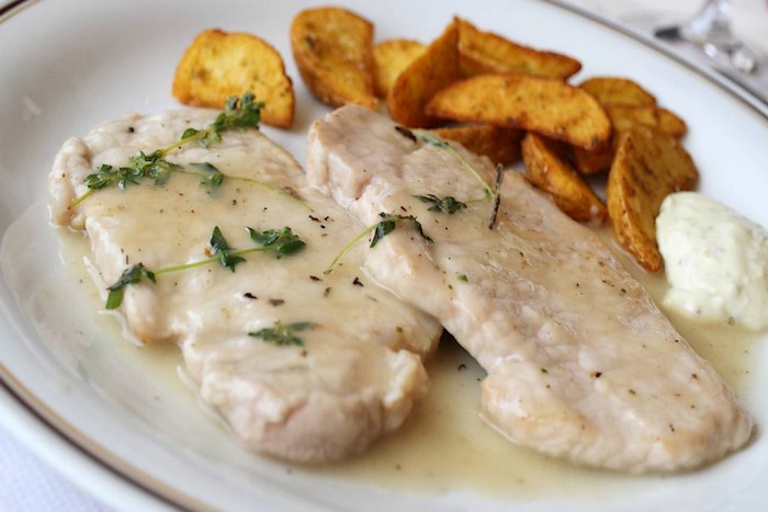 Tranches de poulet à la sauce blanche