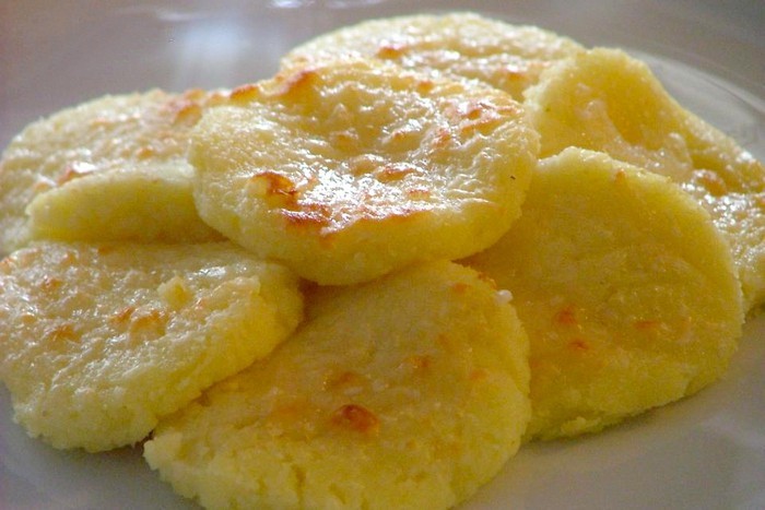Gnocchis de semoule gratinés