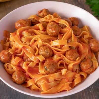 Tagliatelles au ragù et aux boulettes de viande