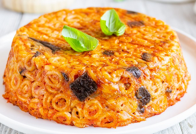 Timbale de pâtes avec aubergine et mozzarella