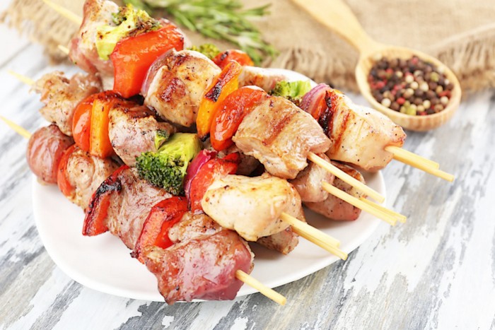 Brochettes de viande grillée