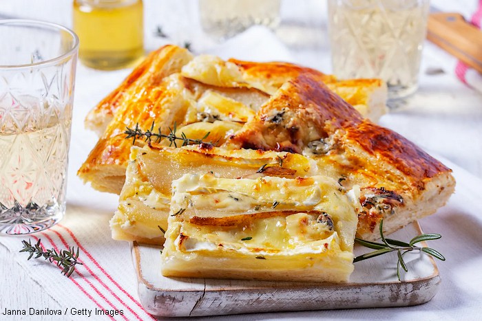 Focaccia feuilletée avec pommes de terre et fromage