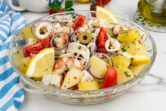 Salade de crevettes et de calamars aux pommes de terre