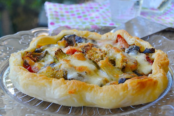 Tarte rustique avec gratinés de légumes