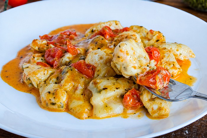 Poulet avec tomates cerises et scamorza façon pizzaiola